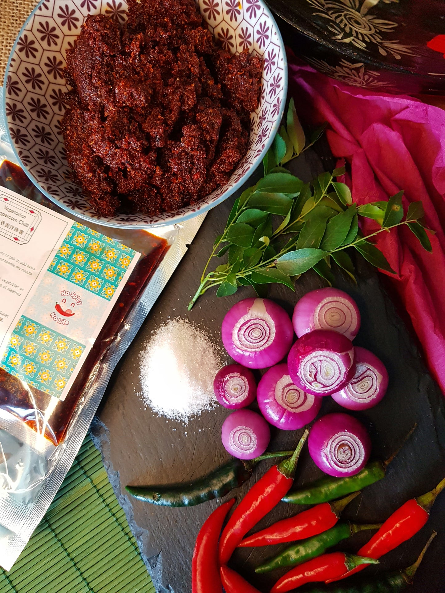 Spicy Peppercorn Chili Sambal (Vegetarian Friendly) 香脆花椒拌辣酱(适合素食者)100gINTRODUCTION Brand: No Spicy No Life Product: Spicy Peppercorn Chili (Vegan Friendly) (100g / 500g) Type: Local Flavor: Spicy, Fragrant Spice Level: 🔥🔥
💚Our Peppe