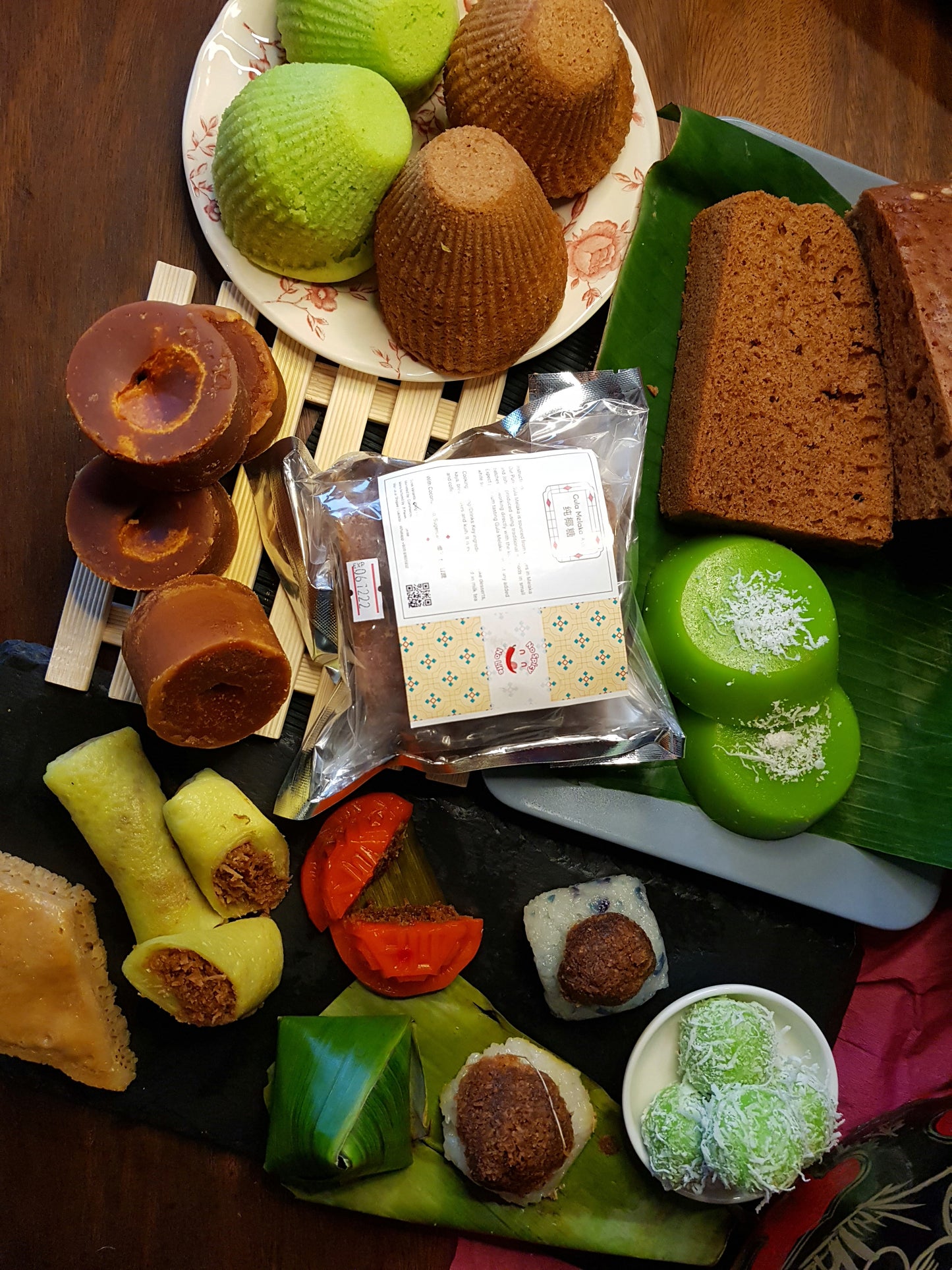 100% Traditional Gula Melaka Asli Pure Handmade 纯天然手工马六甲椰糖 (350g)INTRODUCTION Brand: No Spicy No Life Product: Gula Melaka Asli (350g ) Type: Local handmade
💯Expect premium tasting Gula Melaka without any added white sugar.
🥥🥥O