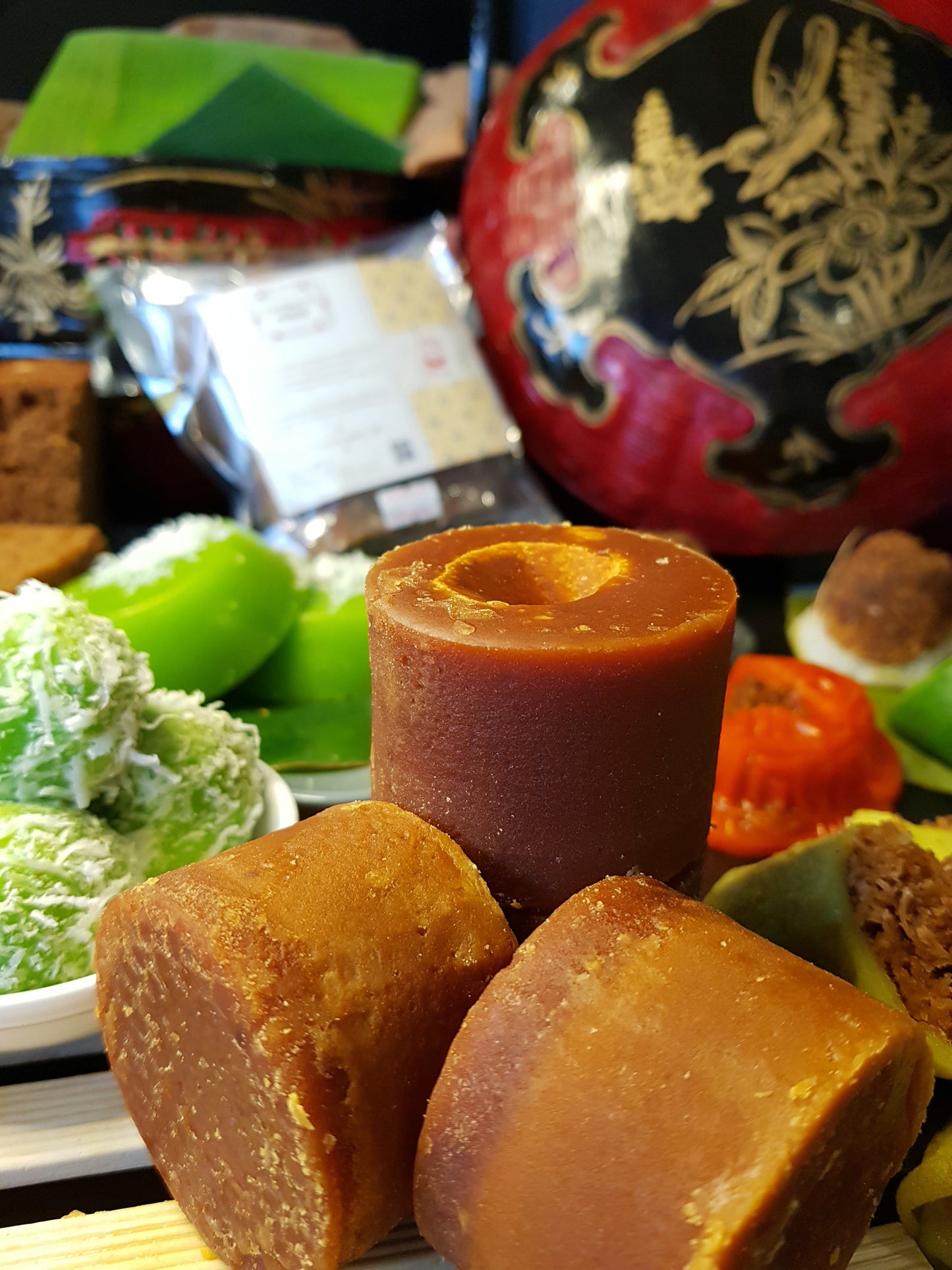 100% Traditional Gula Melaka Asli Pure Handmade 纯天然手工马六甲椰糖 (350g)INTRODUCTION Brand: No Spicy No Life Product: Gula Melaka Asli (350g ) Type: Local handmade
💯Expect premium tasting Gula Melaka without any added white sugar.
🥥🥥O