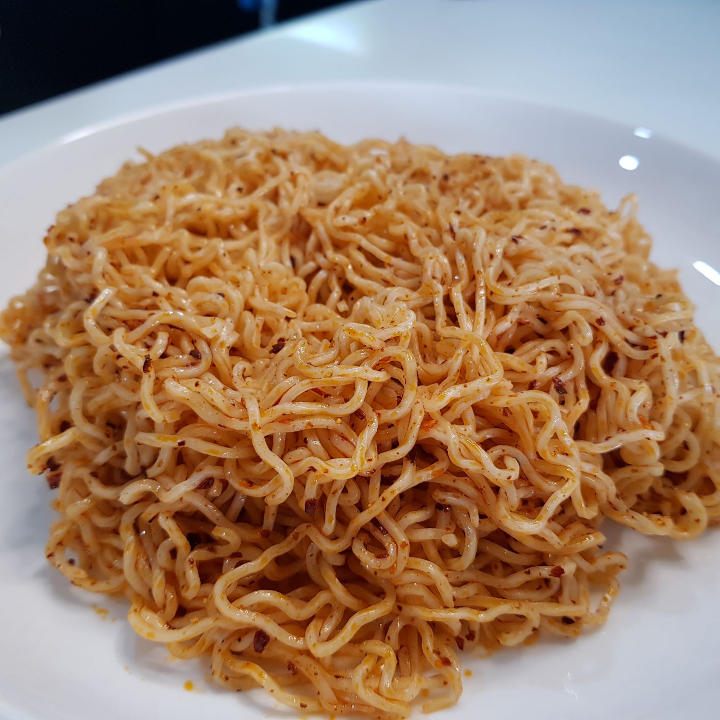NSNL Spicy Chilli Sarawak Kolo Mee Noodles with Fried Radish 香辣菜脯砂拉越哥罗INTRODUCTION Brand: No Spicy No Life Product: Spicy Chilli Sarawak Kolo Mee Noodles with Fried Radish (For one serving) Taste: Hot & Spicy, Tangy Kolo Mee with f