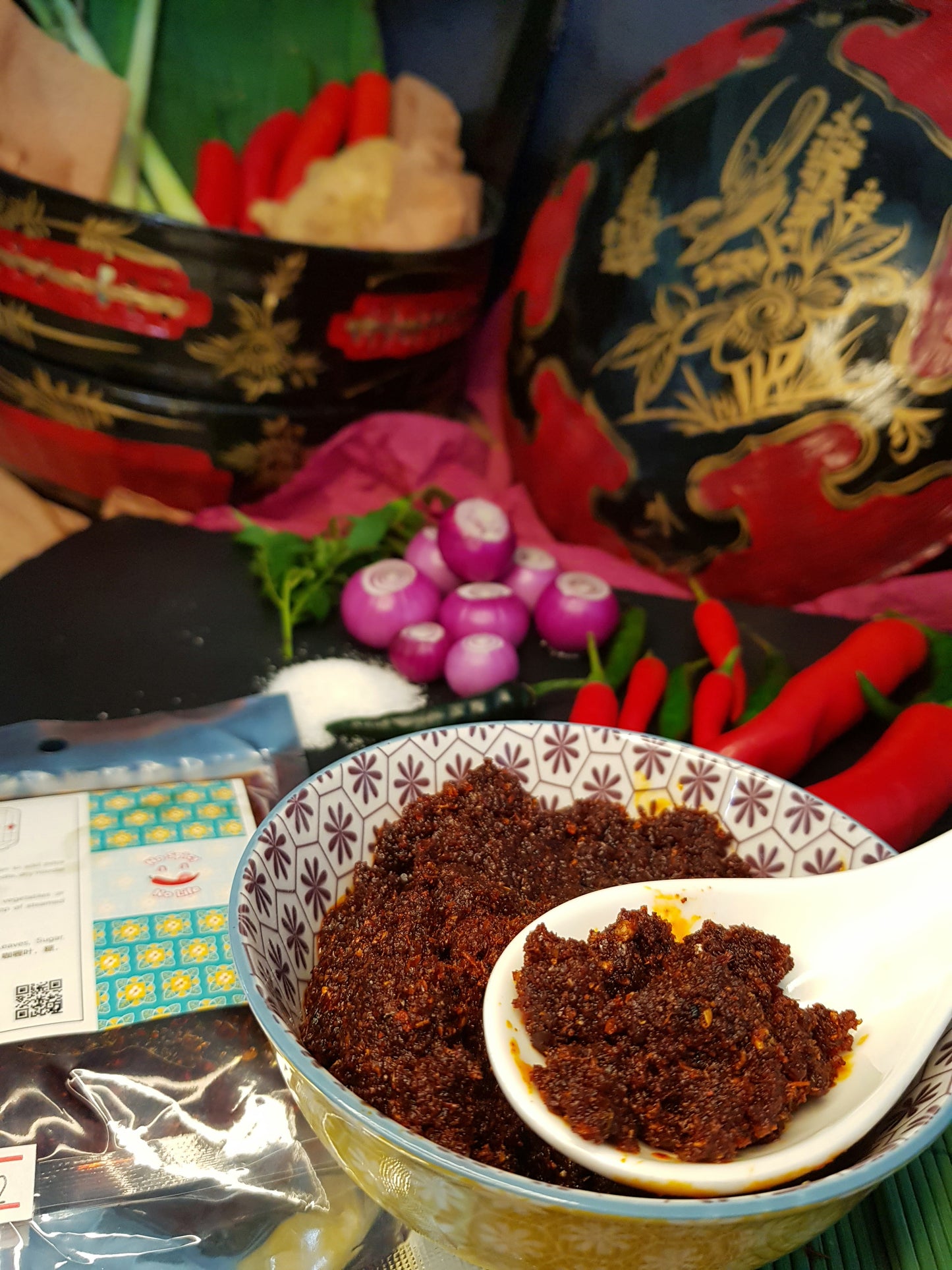 Spicy Peppercorn Chili Sambal (Vegetarian Friendly) 香脆花椒拌辣酱（适合素食者）100gINTRODUCTION Brand: No Spicy No Life Product: Spicy Peppercorn Chili (Vegan Friendly) (100g / 500g) Type: Local Flavor: Spicy, Fragrant Spice Level: 🔥🔥
💚Our Peppe